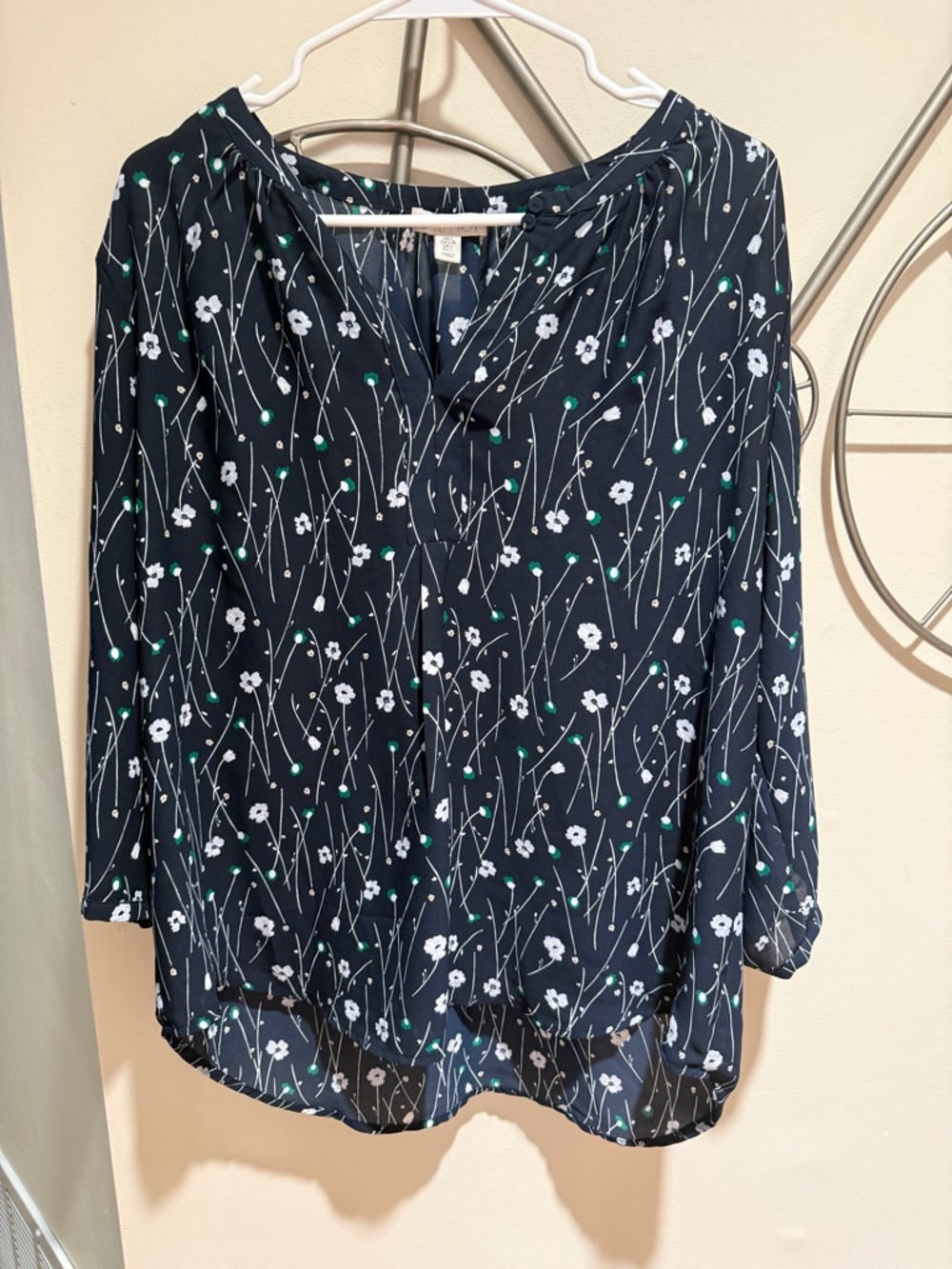 Lila Rose Women’s Navy Floral V-Neck Blouse Peasant Size L